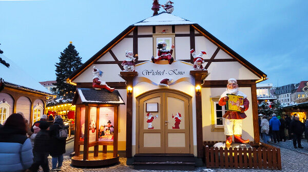 Wichtelkino-Haus auf dem Dresdner Striezelmarkt Wichtelkino-Haus auf dem Dresdner Striezelmarkt